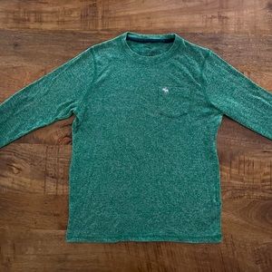 Abercrombie long sleeve girl’s shirt. Size 11/12. Preowned in good condition.